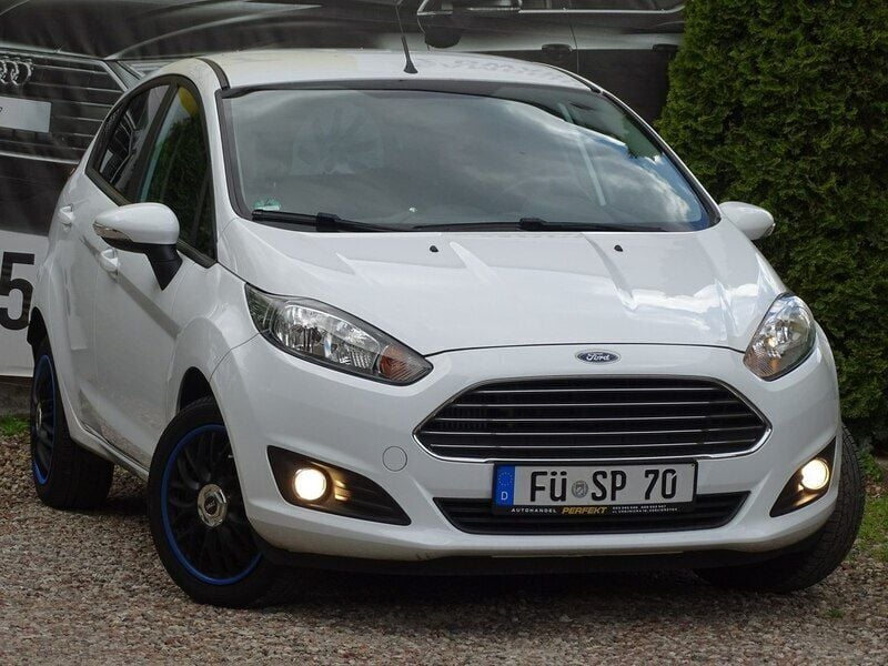 Biały Używany 2016 Ford Fiesta Hatchback | 29 900 zł (Uczciwa cena) - Obraz 1/4