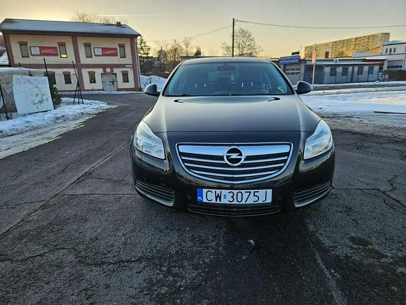 Używany Opel Insignia 115 KM (84 kW) 2010 Czarny Sedan/Limuzyna
