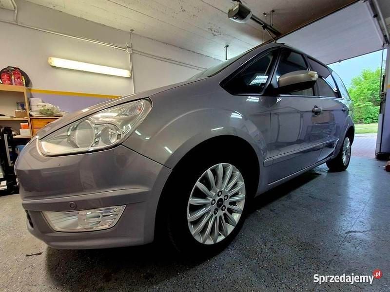 Używany Ford Galaxy Titanium 2014 Srebrny Minivan