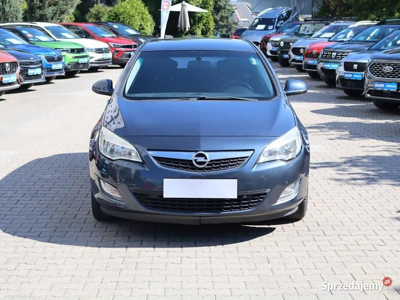 Szary Używany 2010 Opel Astra Hatchback | 17 999 zł (Uczciwa cena) - Obraz 1/4