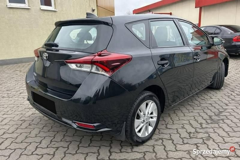 Używany Toyota Auris 132 KM (97 kW) 2018 Czarny Hatchback