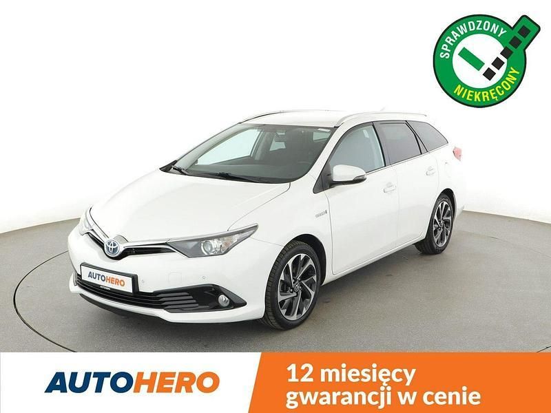 Biały Używany 2015 Toyota Auris Hybrid Kombi | 51 600 zł (Uczciwa cena) - Obraz 1/3