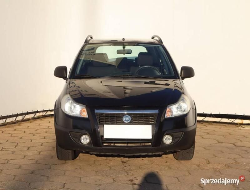 Czarny Używany 2007 Fiat Sedici SUV | 17 499 zł (Uczciwa cena) - Obraz 1/4