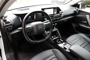 Używany Citroën e-C4 Shine 100 kW (136 KM) 2023 Biały Sedan/Limuzyna