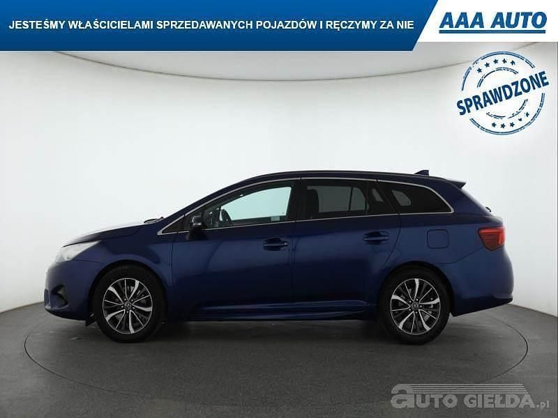 Używany Toyota Avensis 143 KM (105 kW) 2016 Błękitny