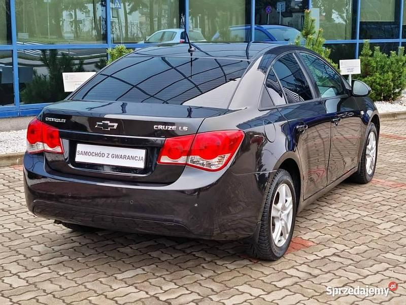 Używany Chevrolet Cruze 113 KM (83 kW) 2010 Czarny Sedan/Limuzyna