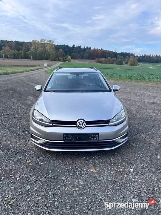 Srebrny Używany 2017 VW Golf VII Kombi | 30 000 zł (Dobra cena) - Obraz 1/4