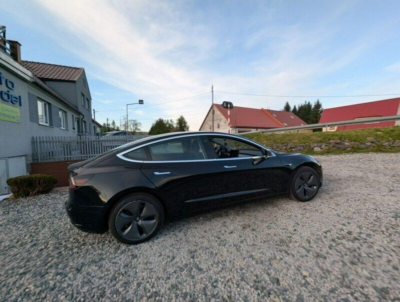 Używany Tesla Model 3 225 kW (306 KM) 2020 Czarny Sedan/Limuzyna