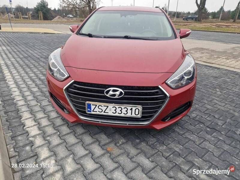 Używany Hyundai i40 2015 Czerwony Sedan/Limuzyna