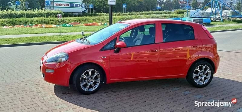 Używany Fiat Punto 2017 Czerwony Hatchback