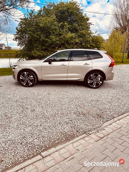 Zielony Używany 2024 Volvo XC60 Plus SUV | 219 000 zł - Obraz 1/4