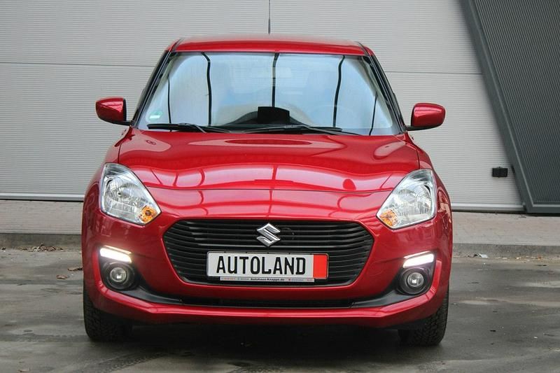 Używany Suzuki Swift 90 KM (66 kW) 2020 Czerwony ciemny (metalik) Hatchback