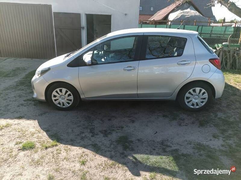 Używany Toyota Yaris 72 KM (52 kW) 2019 Srebrny Hatchback