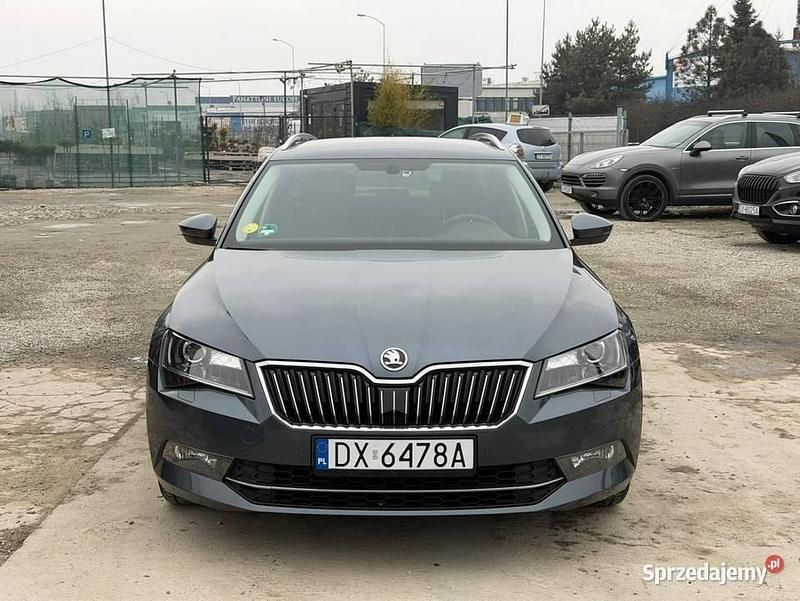 Używany Skoda Superb 120 KM (88 kW) 2016 Szary Kombi