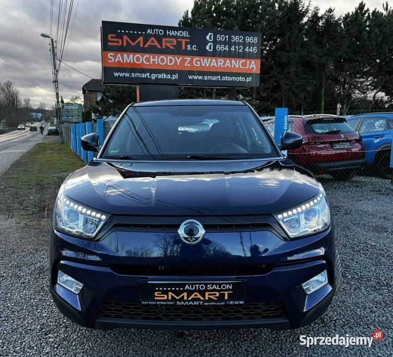Niebieski Używany 2015 Ssangyong (KGM) Tivoli SUV | 38 900 zł - Obraz 1/4
