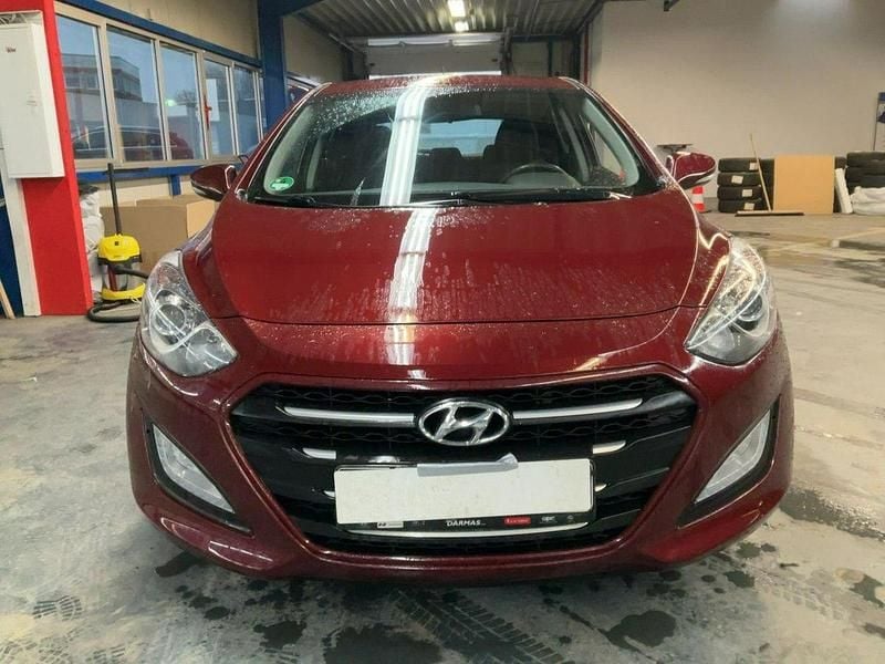 Używany Hyundai i30 110 KM (80 kW) 2016 Bordowy (metalik) Hatchback