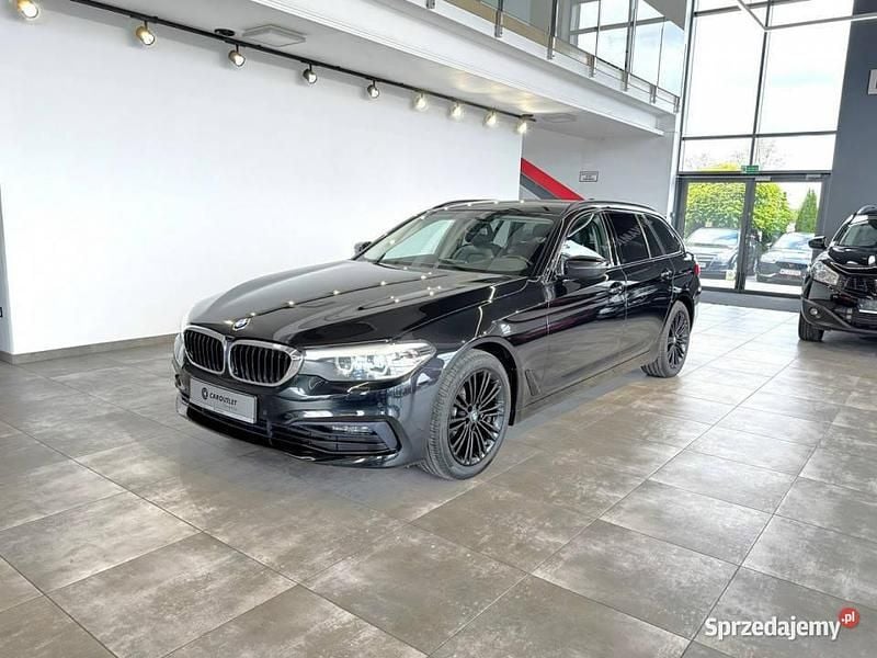Używany BMW 518 Advantage 150 KM (110 kW) 2018 Czarny (metalik) Kombi