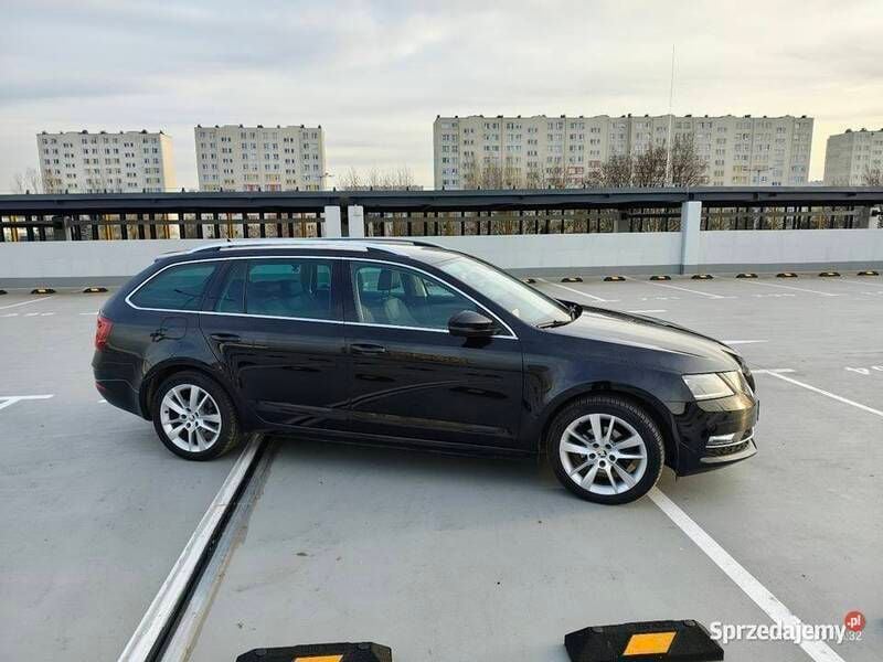 Czarny Używany 2019 Skoda Octavia Kombi | 63 800 zł (Uczciwa cena) - Obraz 1/4