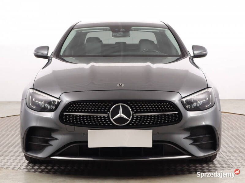 Szary Używany 2020 Mercedes E200 Sedan/Limuzyna | 139 999 zł (Drogi) - Obraz 1/4