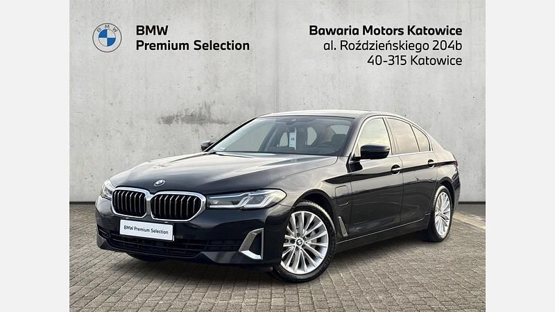 Czarny szafir metalizowany Używany 2021 BMW 530e Luxury Line Sedan/Limuzyna | 159 900 zł - Obraz 1/3