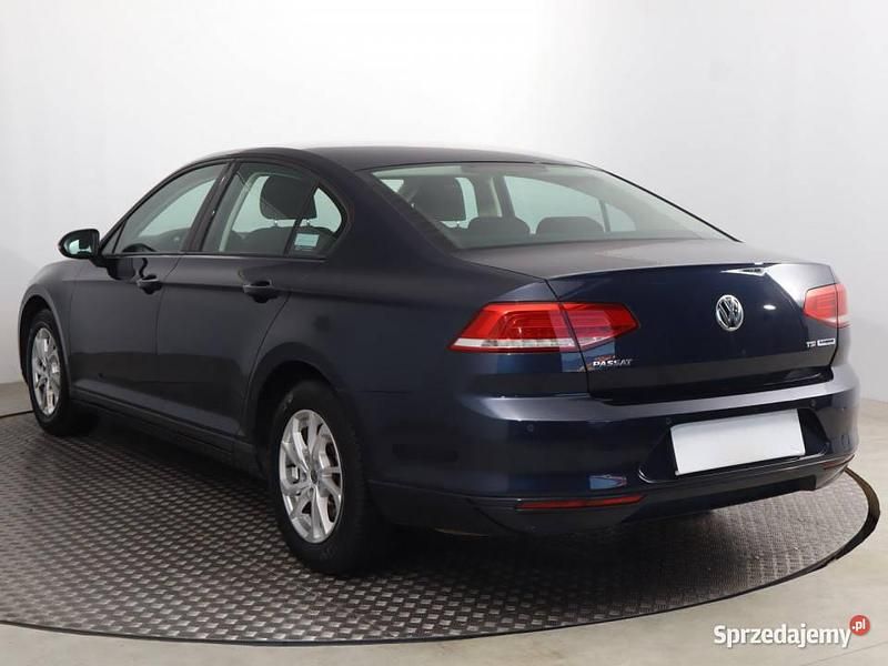 Używany VW Passat 2016 Niebieski Sedan/Limuzyna