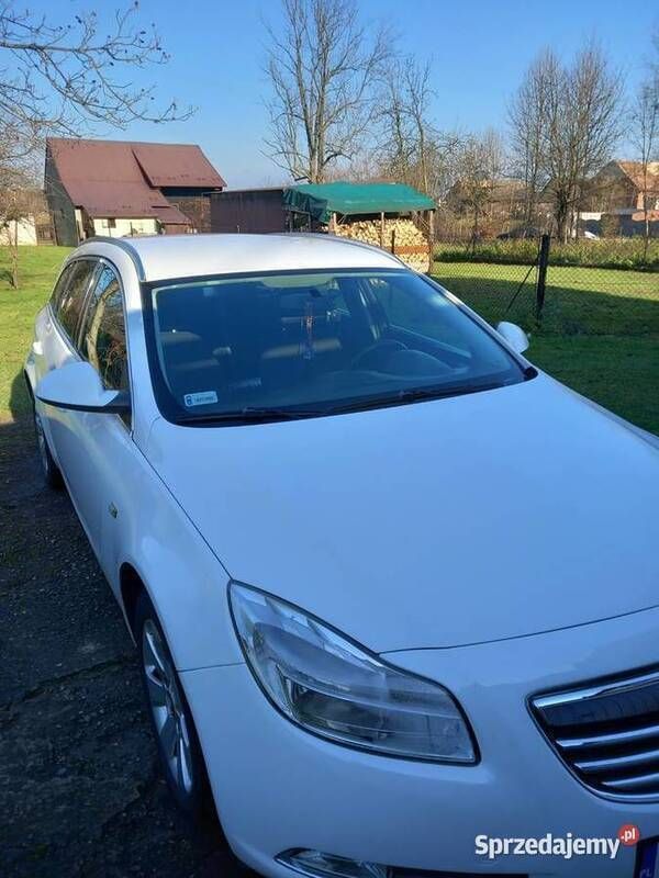 Biały Używany 2011 Opel Insignia Kombi | 16 400 zł (Dobra cena) - Obraz 1/4