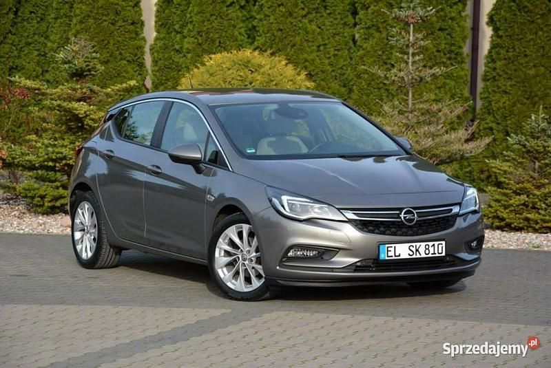 Złoty Używany 2015 Opel Astra Hatchback | 40 900 zł (Uczciwa cena) - Obraz 1/4