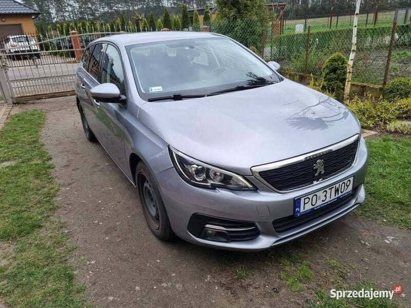 Używany Peugeot 308 2018 Srebrny Sedan/Limuzyna
