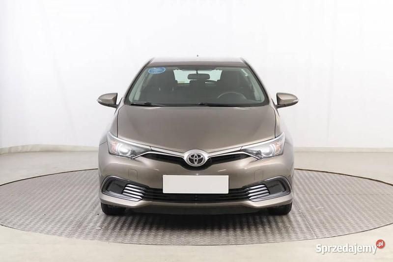 Używany Toyota Auris 99 KM (72 kW) 2017 Szary Hatchback