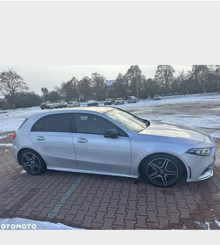 Srebrny Używany 2018 Mercedes A180 Sedan/Limuzyna | 83 750 zł (Uczciwa cena) - Obraz 1/4