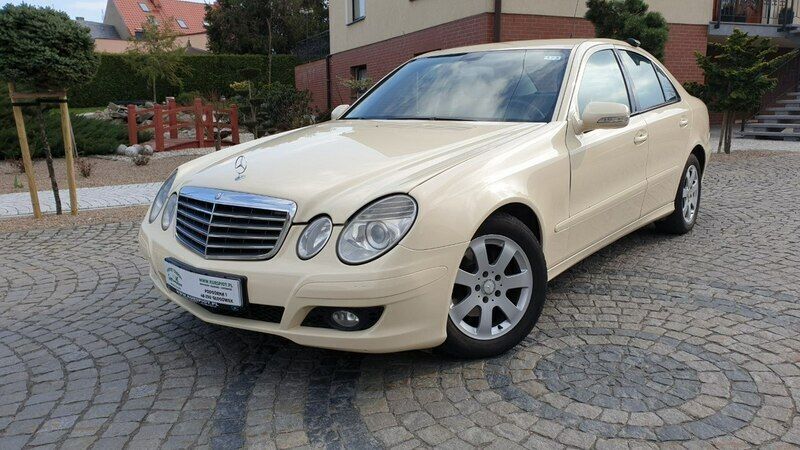 Inny kolor Używany 2009 Mercedes E200 Sedan/Limuzyna | 14 228 zł - Obraz 1/4
