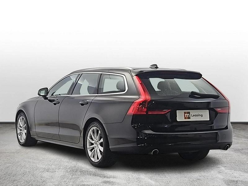 Używany Volvo V90 Momentum 190 KM (139 kW) 2020 Czarny Kombi