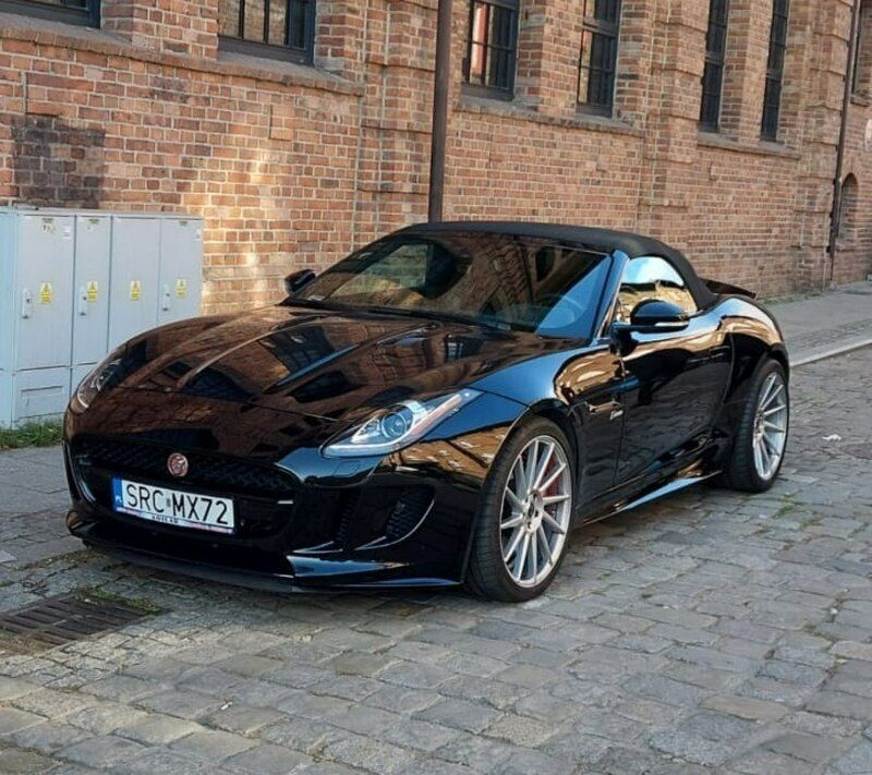 Czarny (metalik) Używany 2016 Jaguar F-Type Kabriolet | 228 000 zł - Obraz 1/4