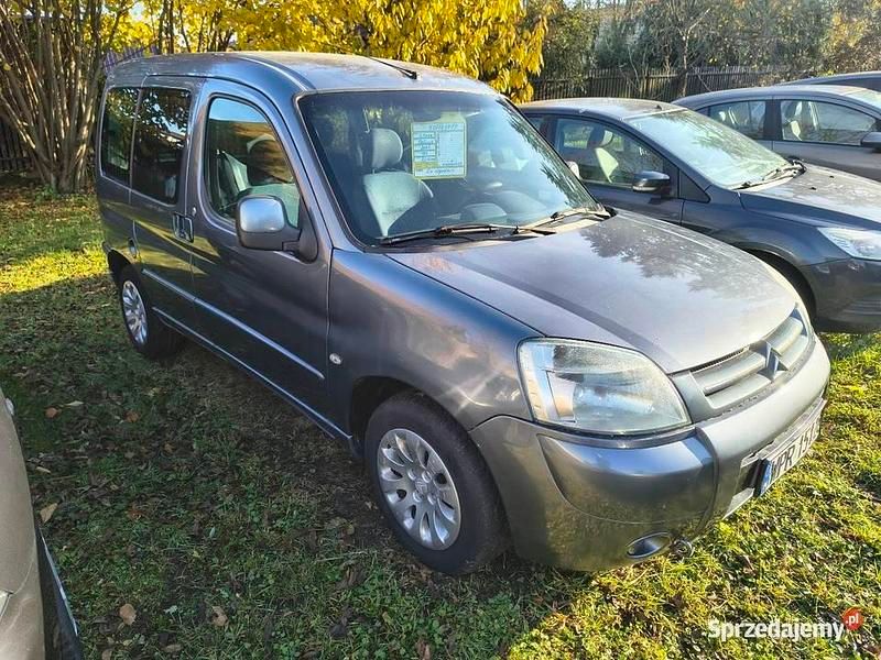 Szary Używany 2007 Citroën Berlingo Minivan | 8900 zł (Dość drogi) - Obraz 1/4
