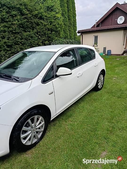 Używany Opel Astra 2015 Biały Hatchback