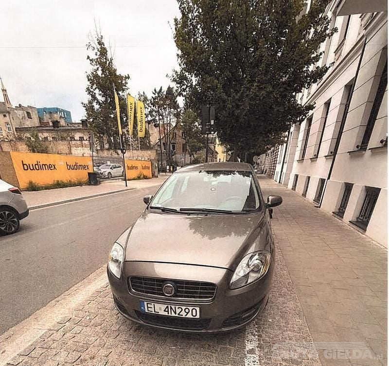 Beżowy Używany 2009 Fiat Croma | 13 000 zł - Obraz 1/4