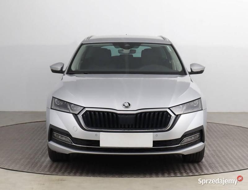 Srebrny Używany 2022 Skoda Octavia Kombi | 72 999 zł (Uczciwa cena) - Obraz 1/4