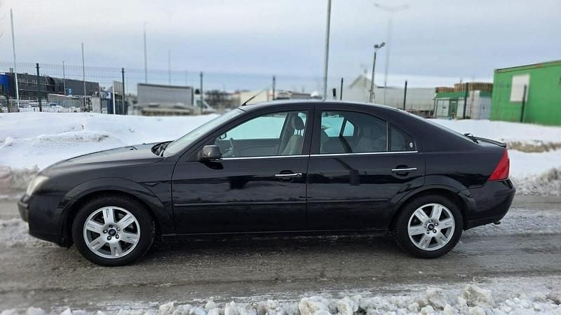 Używany Ford Mondeo Ghia 146 KM (107 kW) 2004 Czarny Hatchback
