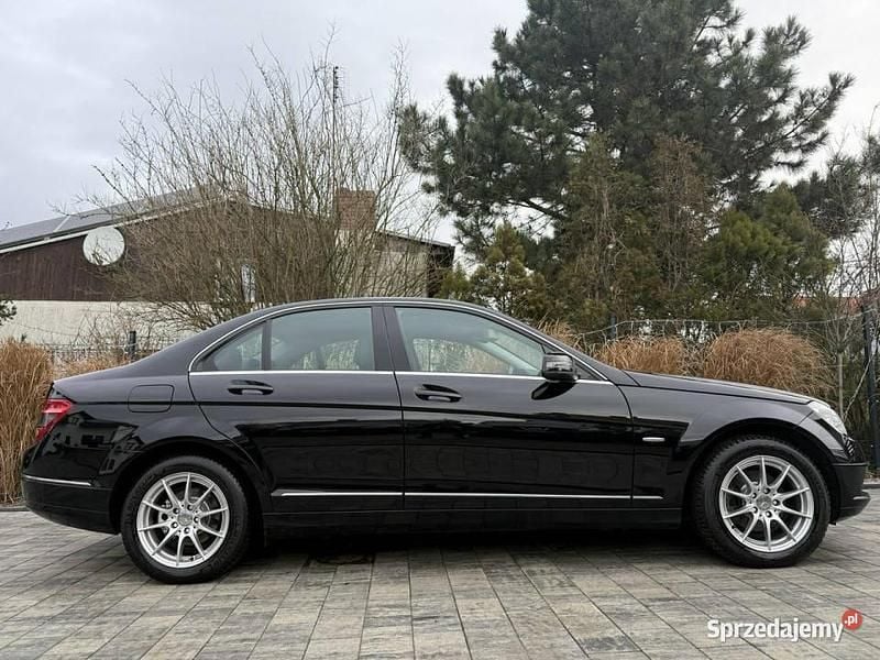 Używany Mercedes C200 185 KM (136 kW) 2009 Czarny Sedan/Limuzyna