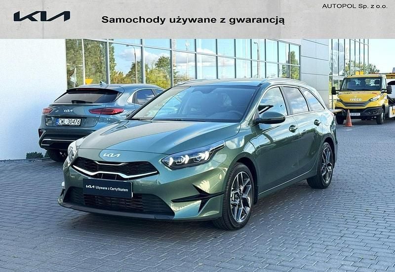 Zielony jasny (metalik) Używany 2025 Kia Ceed 2 Kombi | 114 900 zł (Dość drogi) - Obraz 1/4