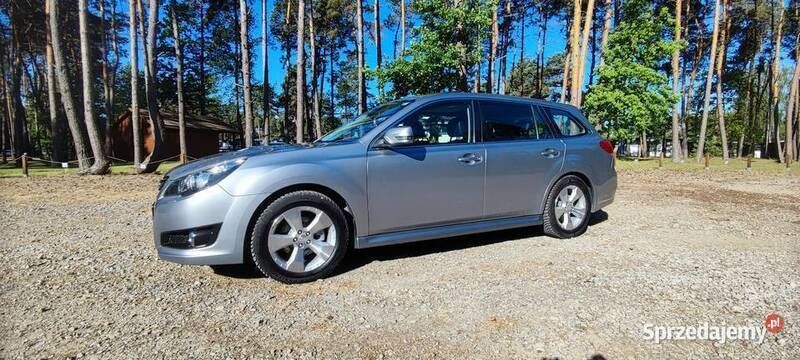 Używany Subaru Legacy 2010 Srebrny Sedan/Limuzyna