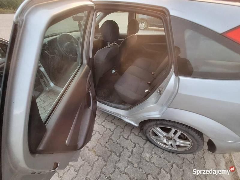 Używany Ford Focus 2001 Srebrny Hatchback