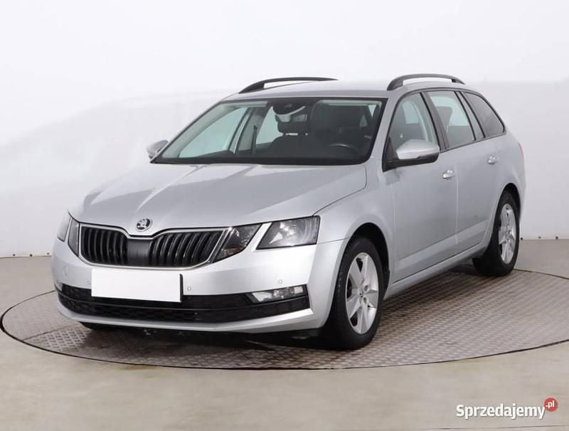 Używany Skoda Octavia 2018 Srebrny Kombi
