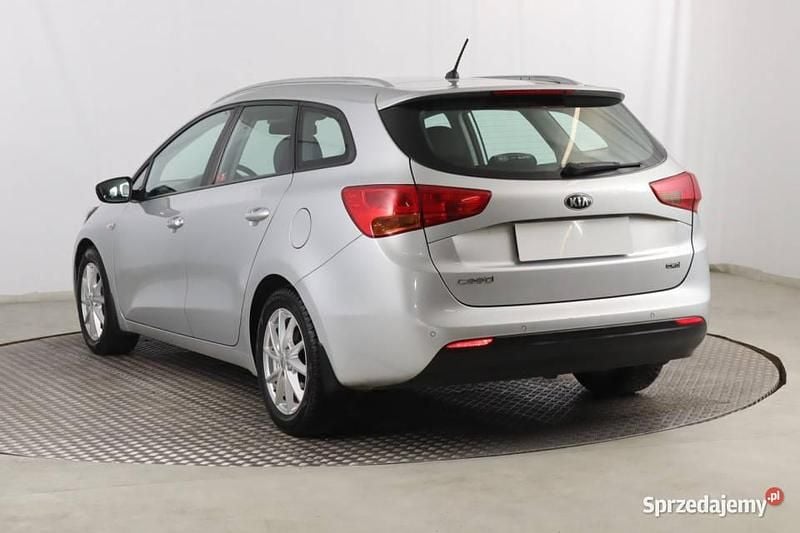 Używany Kia Ceed 90 KM (66 kW) 2017 Srebrny Hatchback