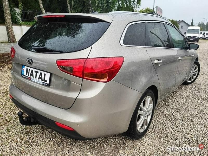 Używany Kia Ceed 131 KM (96 kW) 2013 Szary Hatchback