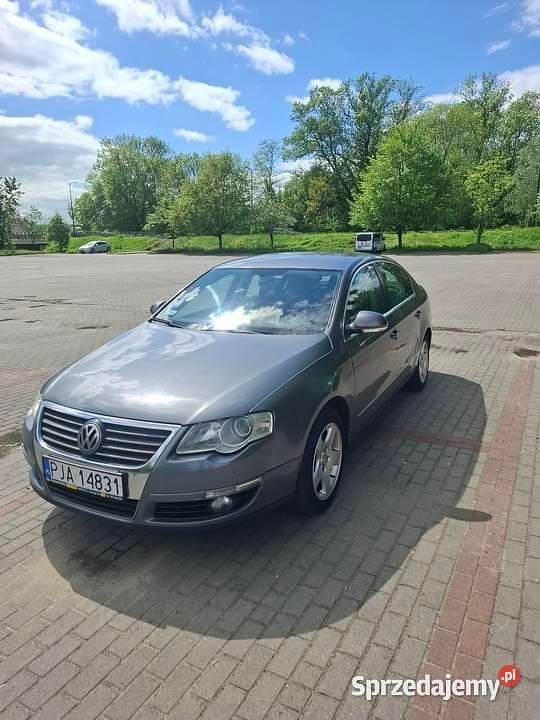 Szary Używany 2006 VW Passat Sedan/Limuzyna | 10 500 zł (Uczciwa cena) - Obraz 1/4