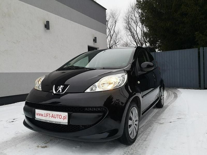 Używany Peugeot 107 66 KM (48 kW) 2008 Czarny Hatchback