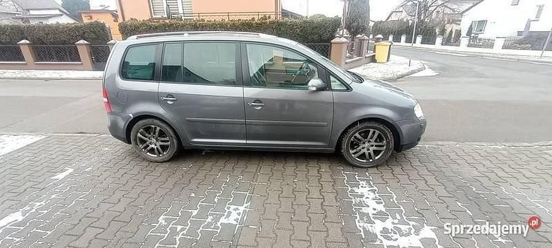 Używany VW Touran 2006 Srebrny Minivan