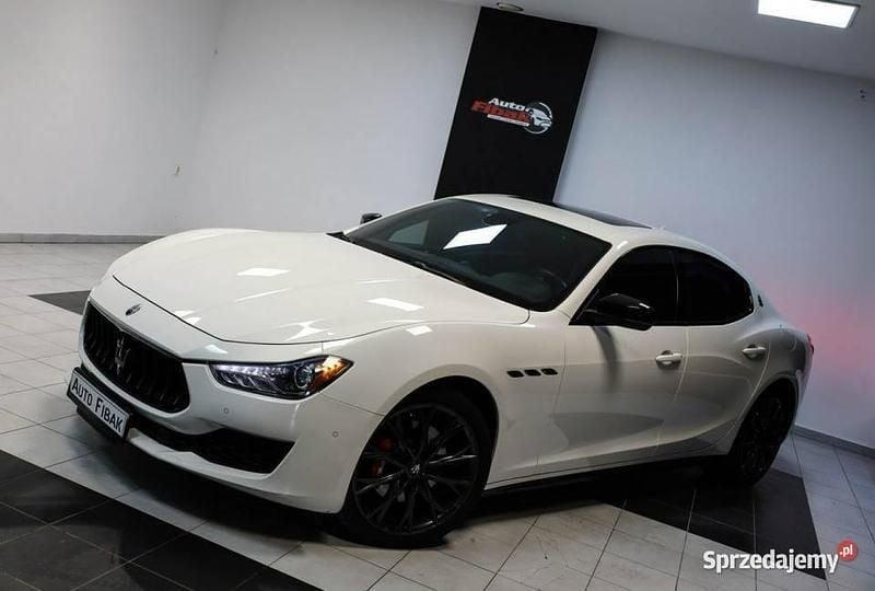 Biały Używany 2020 Maserati Ghibli Coupe | 163 900 zł - Obraz 1/4