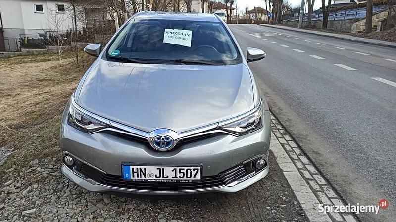 Używany Toyota Auris Hybrid Executive 2016 Szary Hatchback